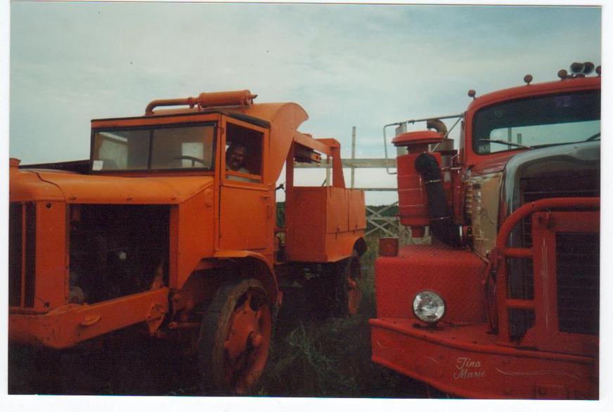 http://www.badgoat.net/Old Snow Plow Equipment/Trucks/Walter 100 Traction/Daryl Gushee's 1924 Walter Model/GW872H587-1.jpg